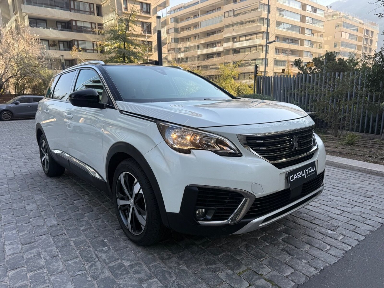 Peugeot 5008 BLUE HDI 1.5 2019 - Foto 3 de 10