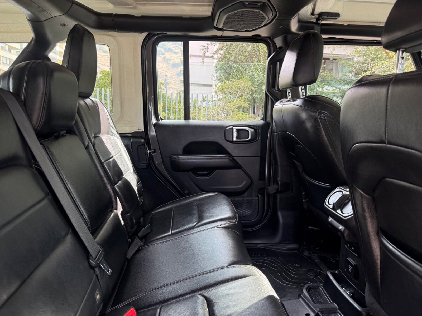 JEEP WRANGLER SAHARA 2019 - Imagen 5 de 10