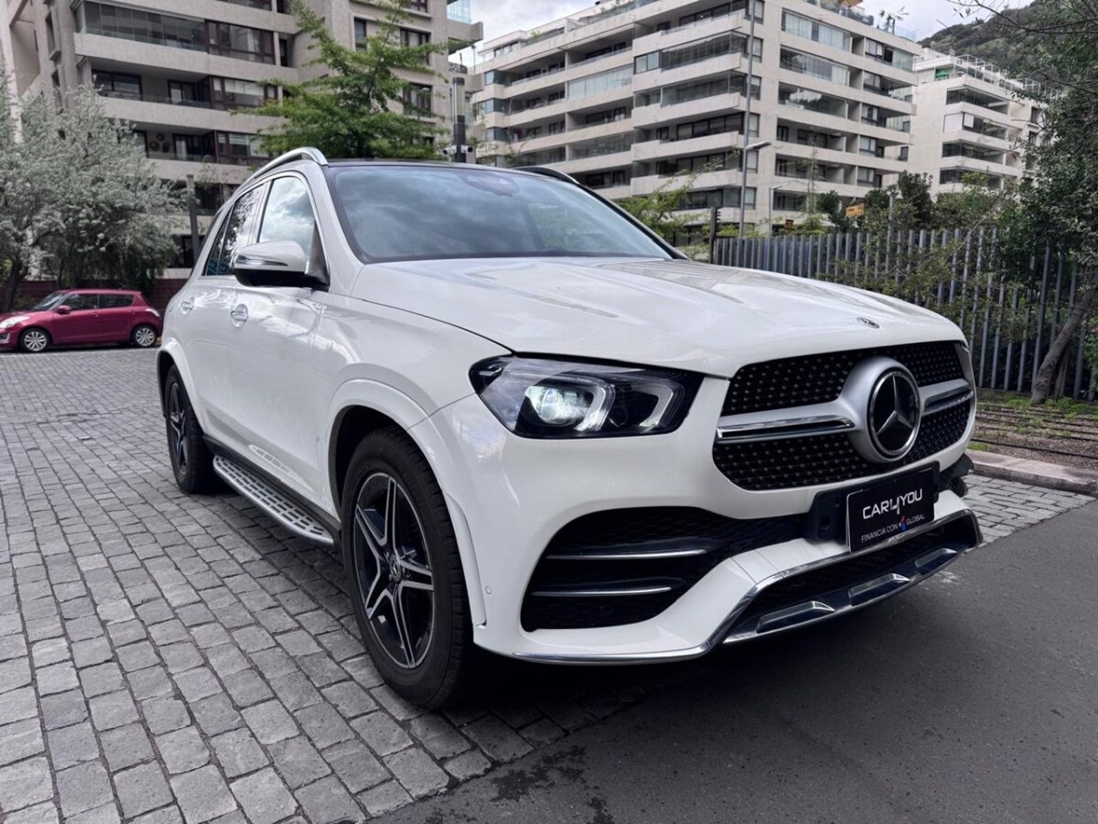 Mercedes-Benz GLE 400 LOOK AMG - DIESEL 2023 - Foto 3 de 7
