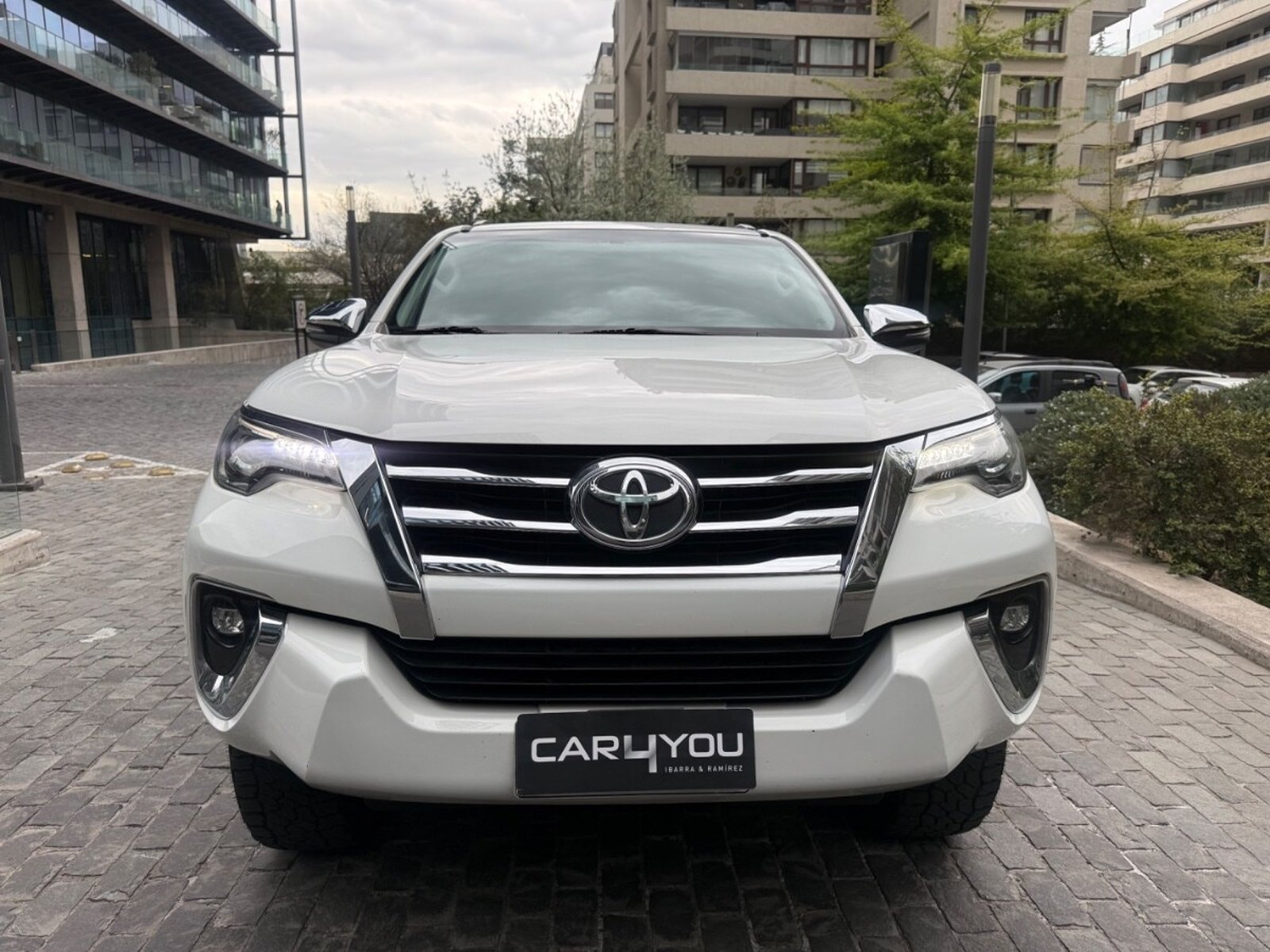 Toyota FORTUNER SRX 4X4 2019 - Foto 2 de 10