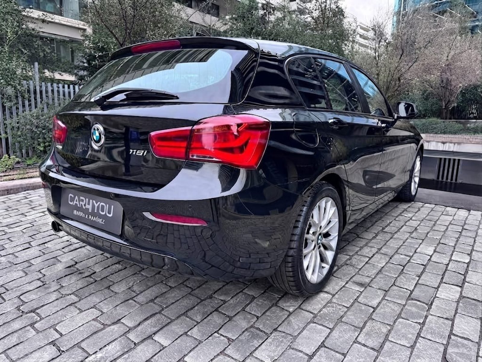 BMW 118 MILLENNIAL 1.5CC 2019 - Foto 4 de 10