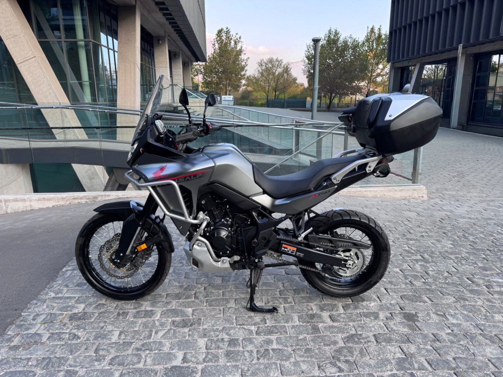 HONDA XL 750 2024 - Imagen 4 de 10