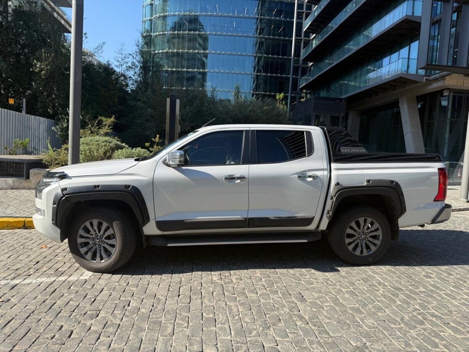 MITSUBISHI L200 DAKAR TOP DE LINEA 2025 - Foto 4 de 8