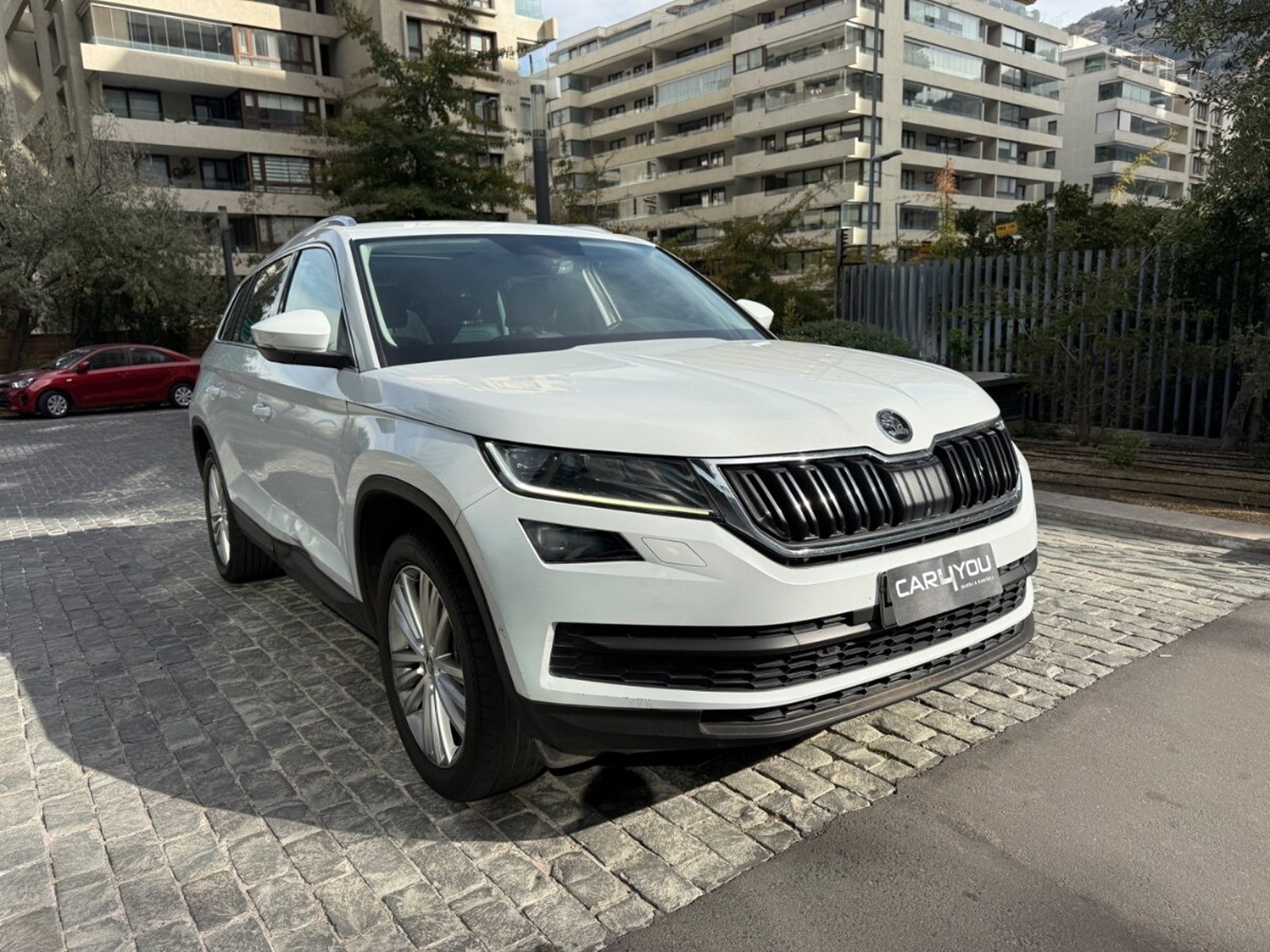 SKODA KODIAQ LIMITED 2019 - Imagen 3 de 10