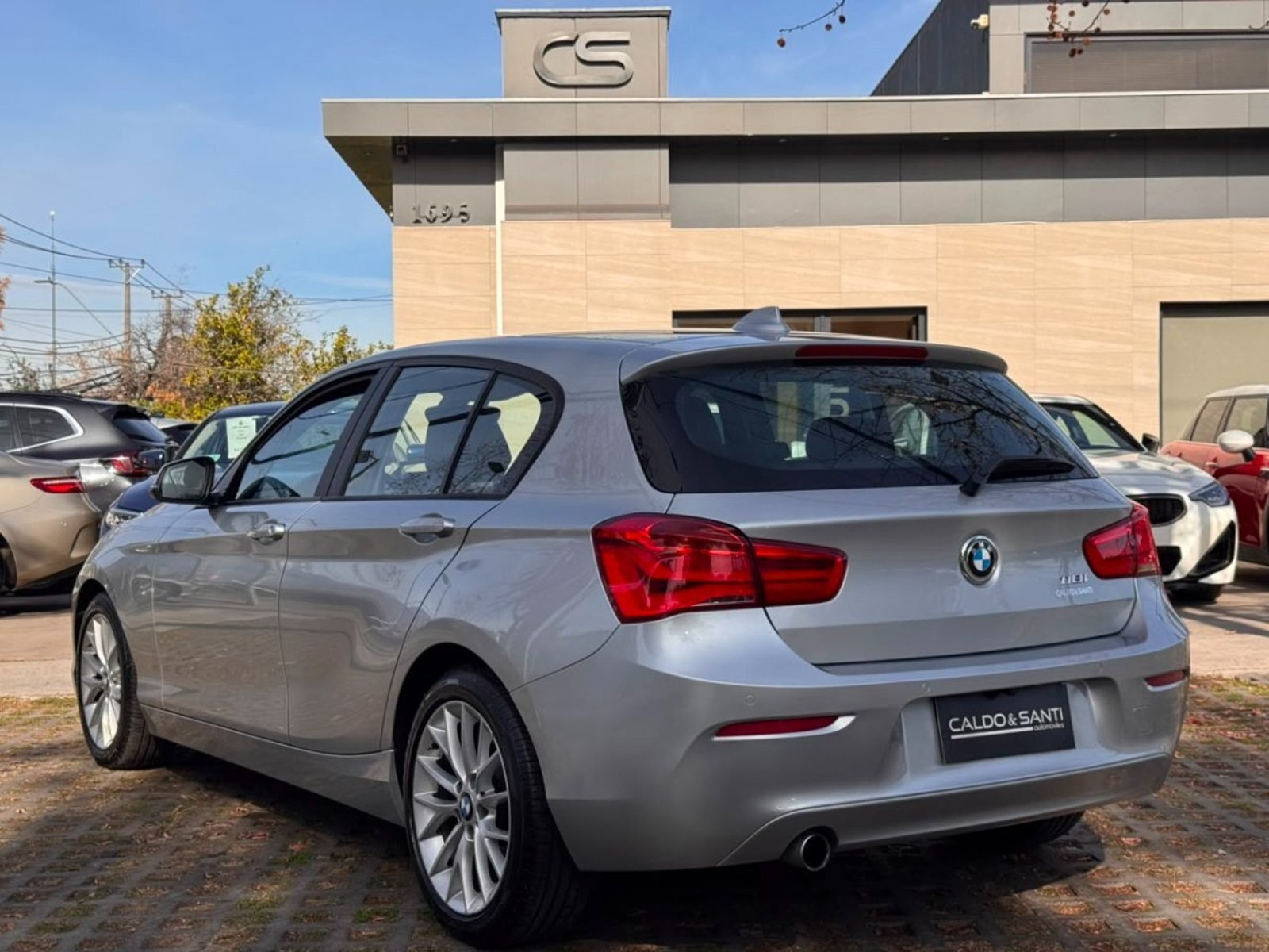 BMW 118 MILLENNIAL 1.5 AT TURBO 5PTAS 2019 - Foto 3 de 10