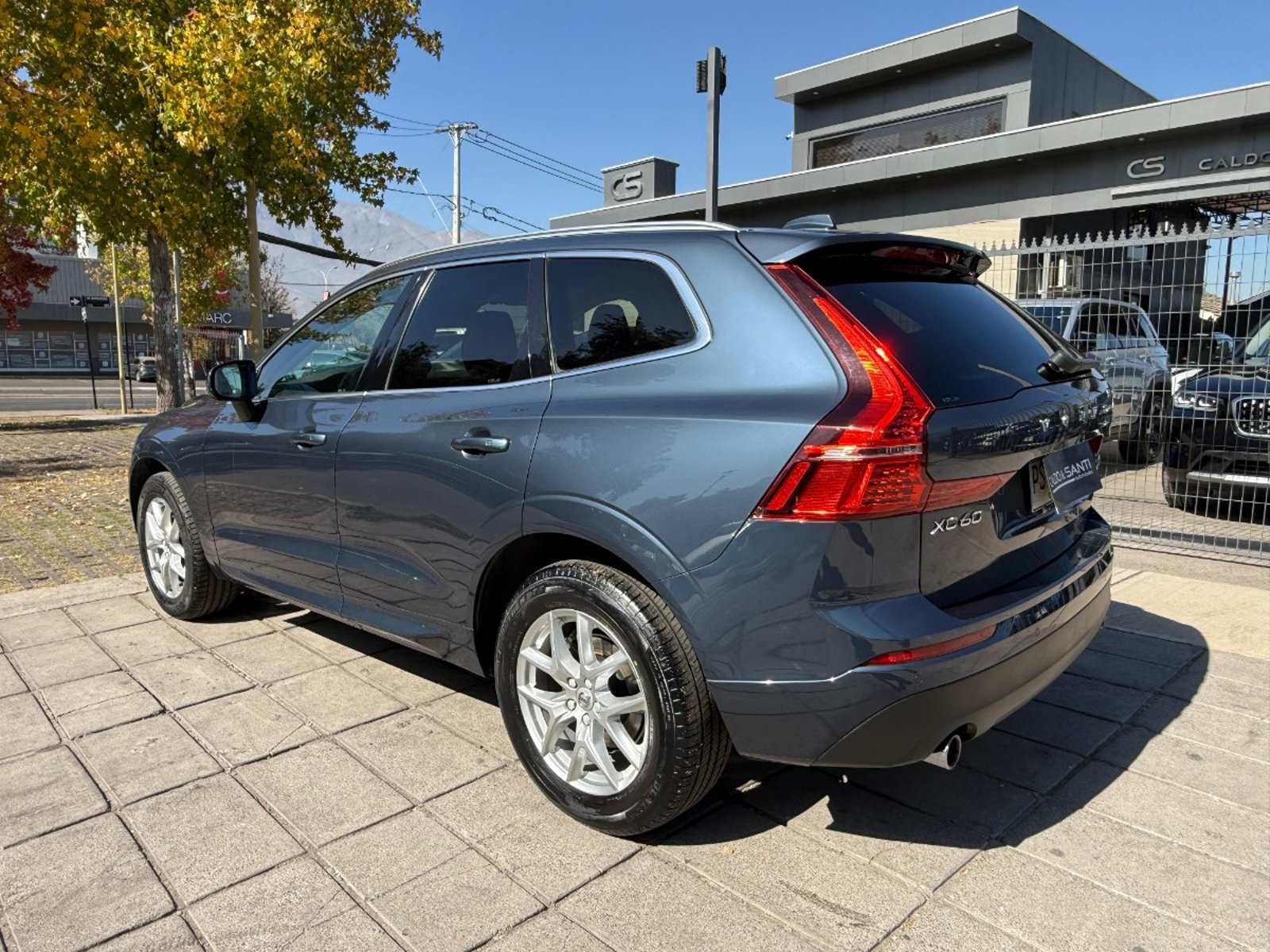 Volvo XC60 MOMENTUM II T5 2.0 AT AWD 2021 - Foto 4 de 10