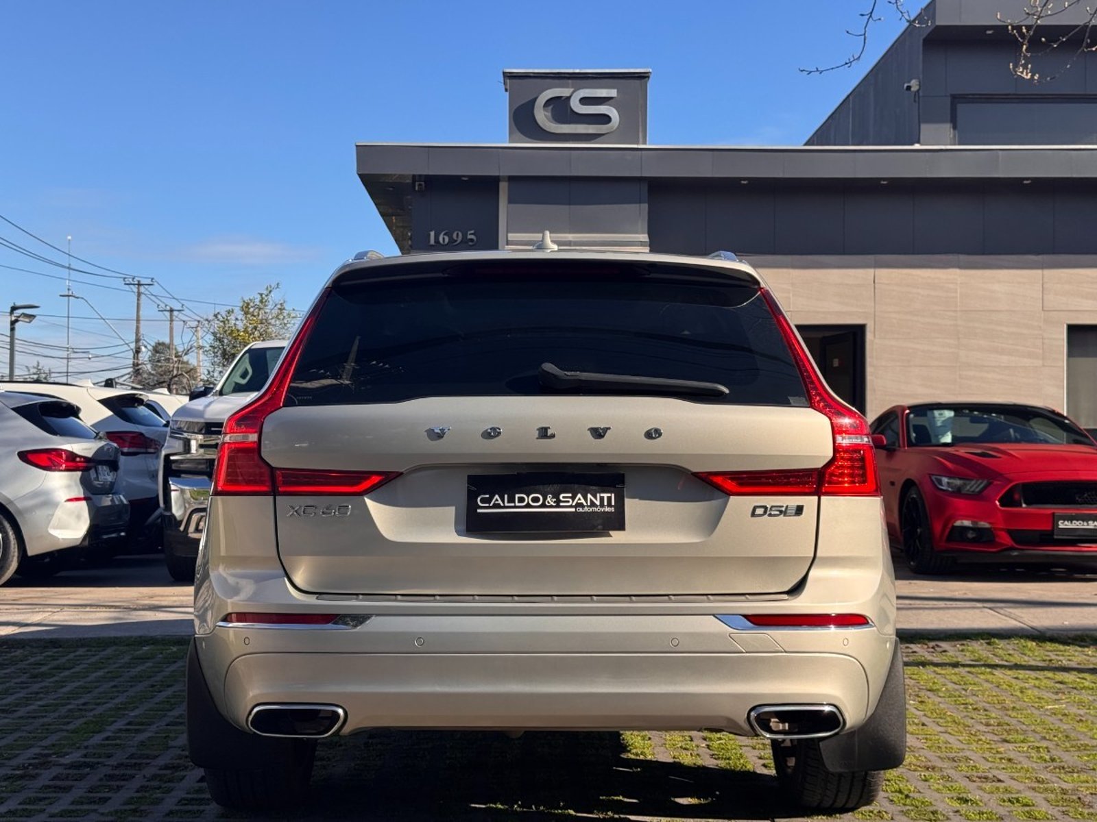 Volvo XC60 D5 INSCRIPTION 2.0 AT 2018 - Foto 4 de 10
