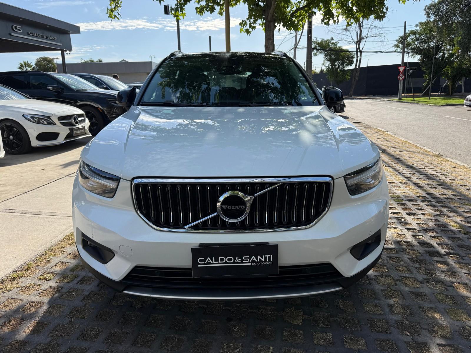 Volvo XC40 INSCRIPTION T4 2.0 AT 2022 - Foto 3 de 10
