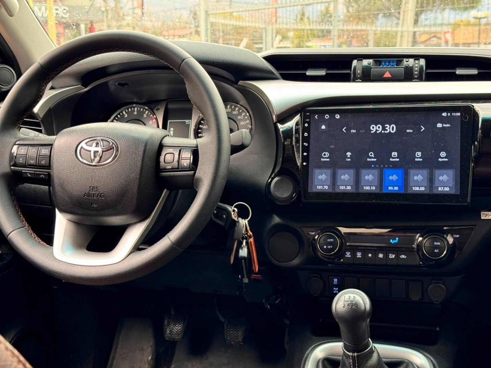 TOYOTA HILUX SR 4X2 2.7 MT 2023 - Imagen 10 de 10