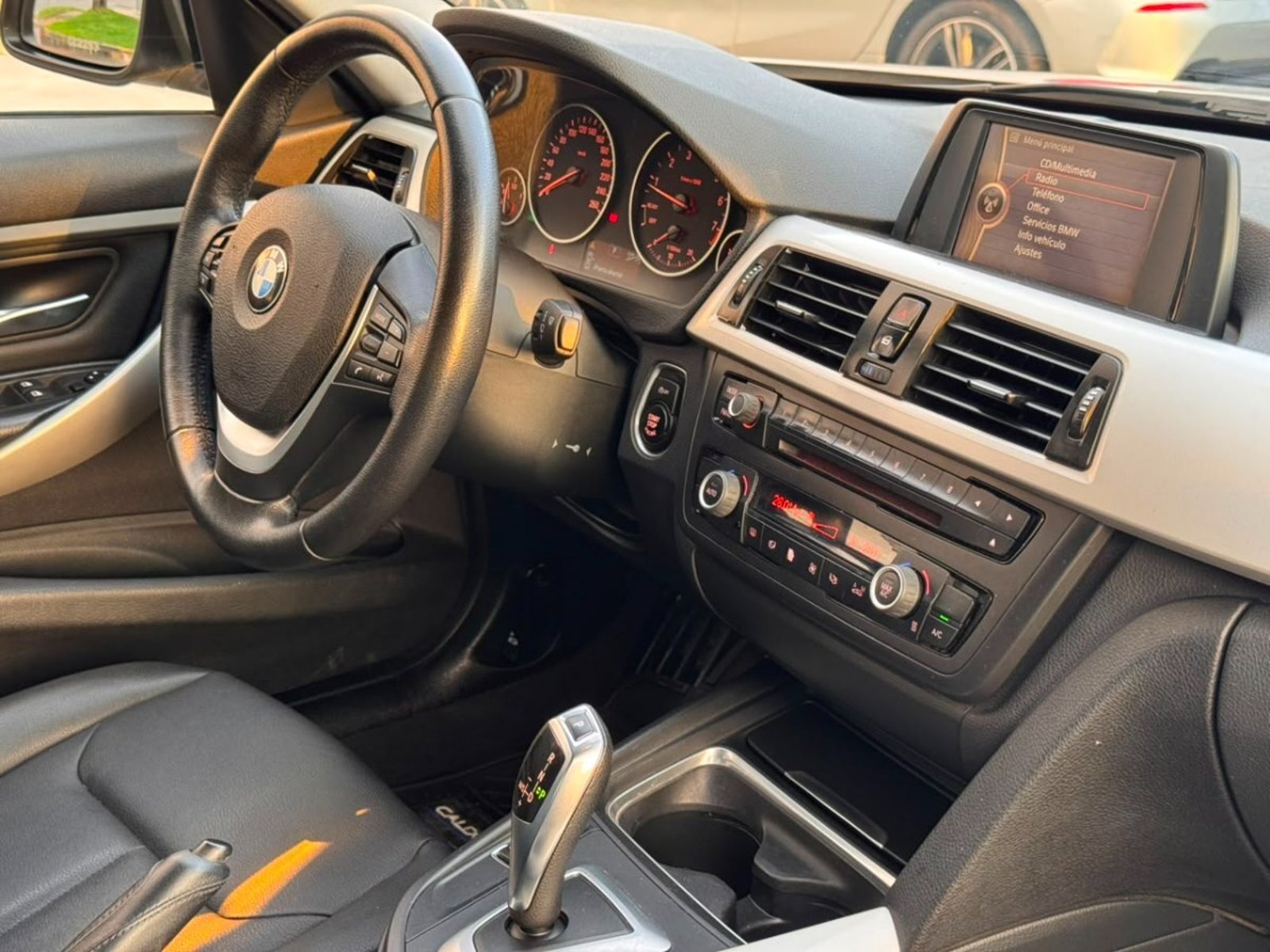 BMW 316I 1.6 AT 2014 - Imagen 9 de 10