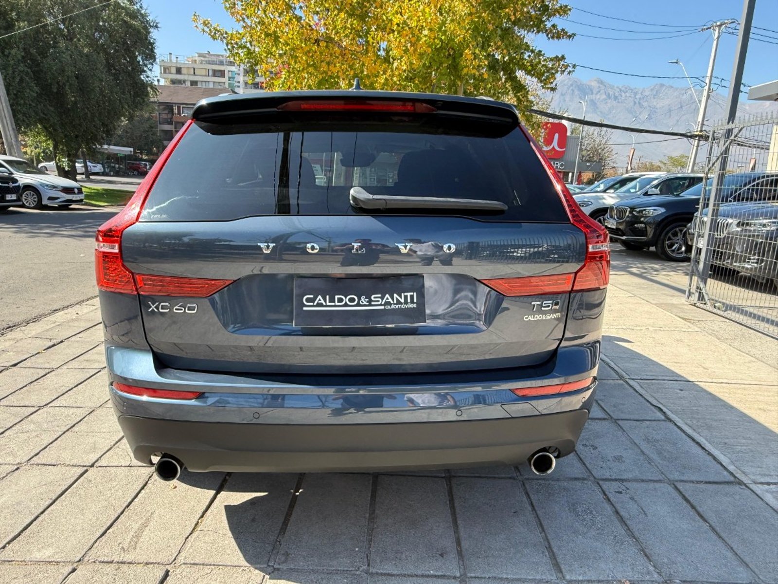 VOLVO XC60 MOMENTUM II T5 2.0 AT AWD 2021 - Imagen 6 de 10