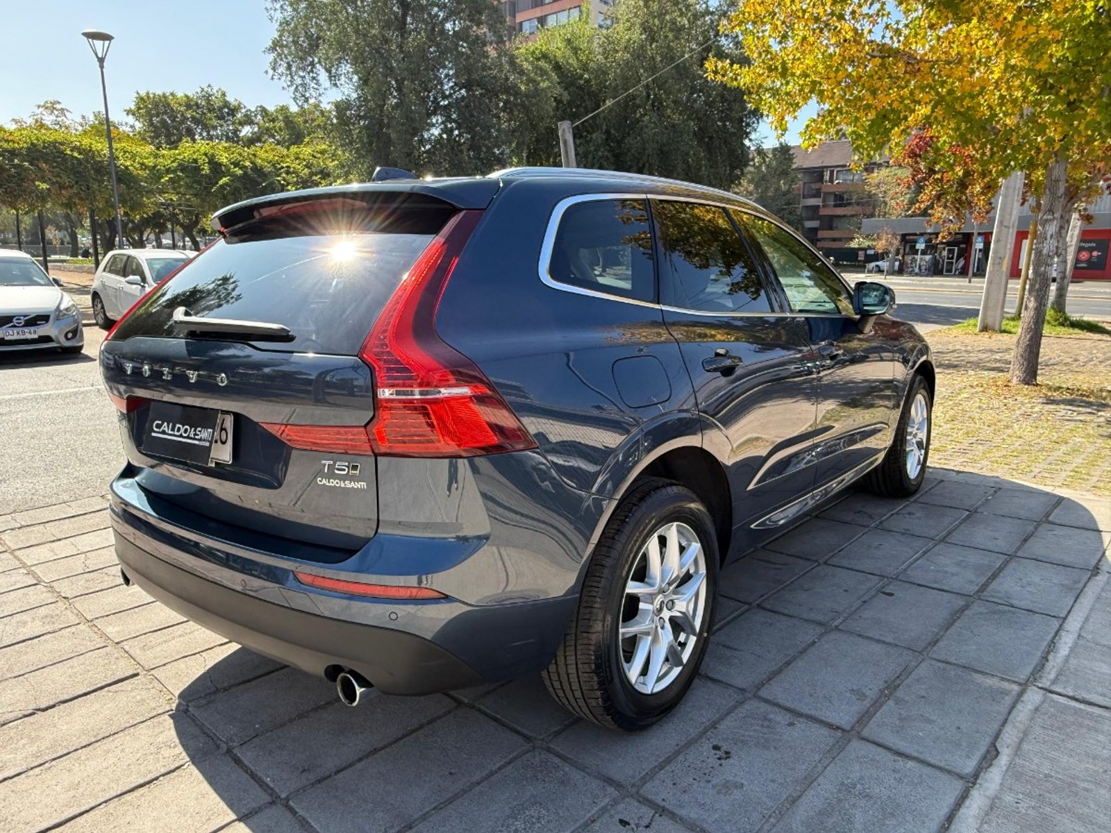 Volvo XC60 MOMENTUM II T5 2.0 AT AWD 2021 - Foto 5 de 10