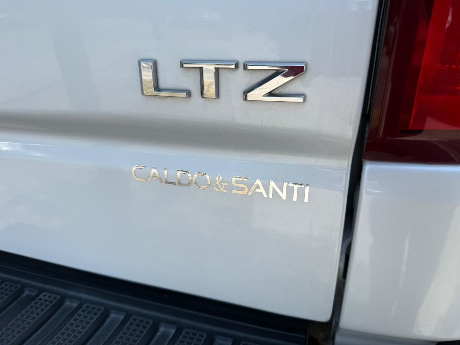 CHEVROLET SILVERADO LTZ 4WD 5.3 AT 2022 - Imagen 8 de 9