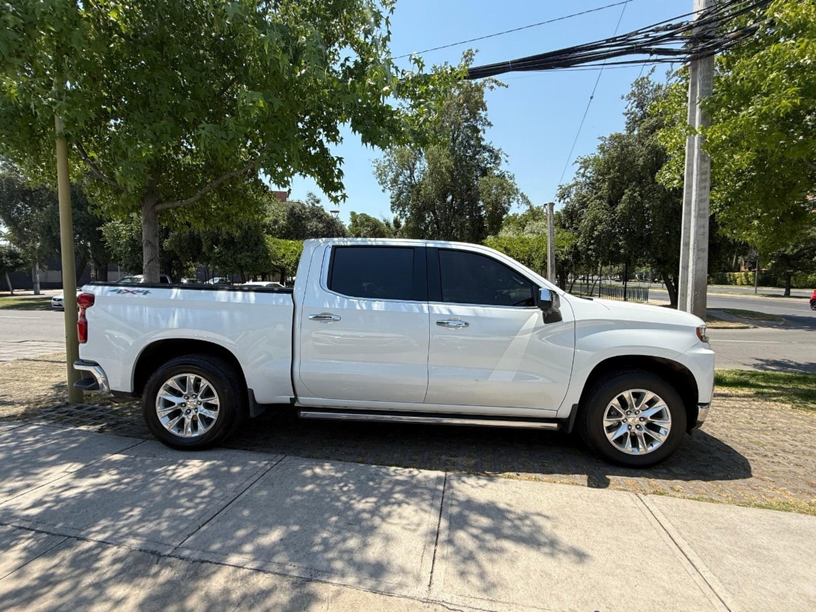 Chevrolet SILVERADO LTZ 4WD 5.3 AT 2022 - Foto 4 de 10