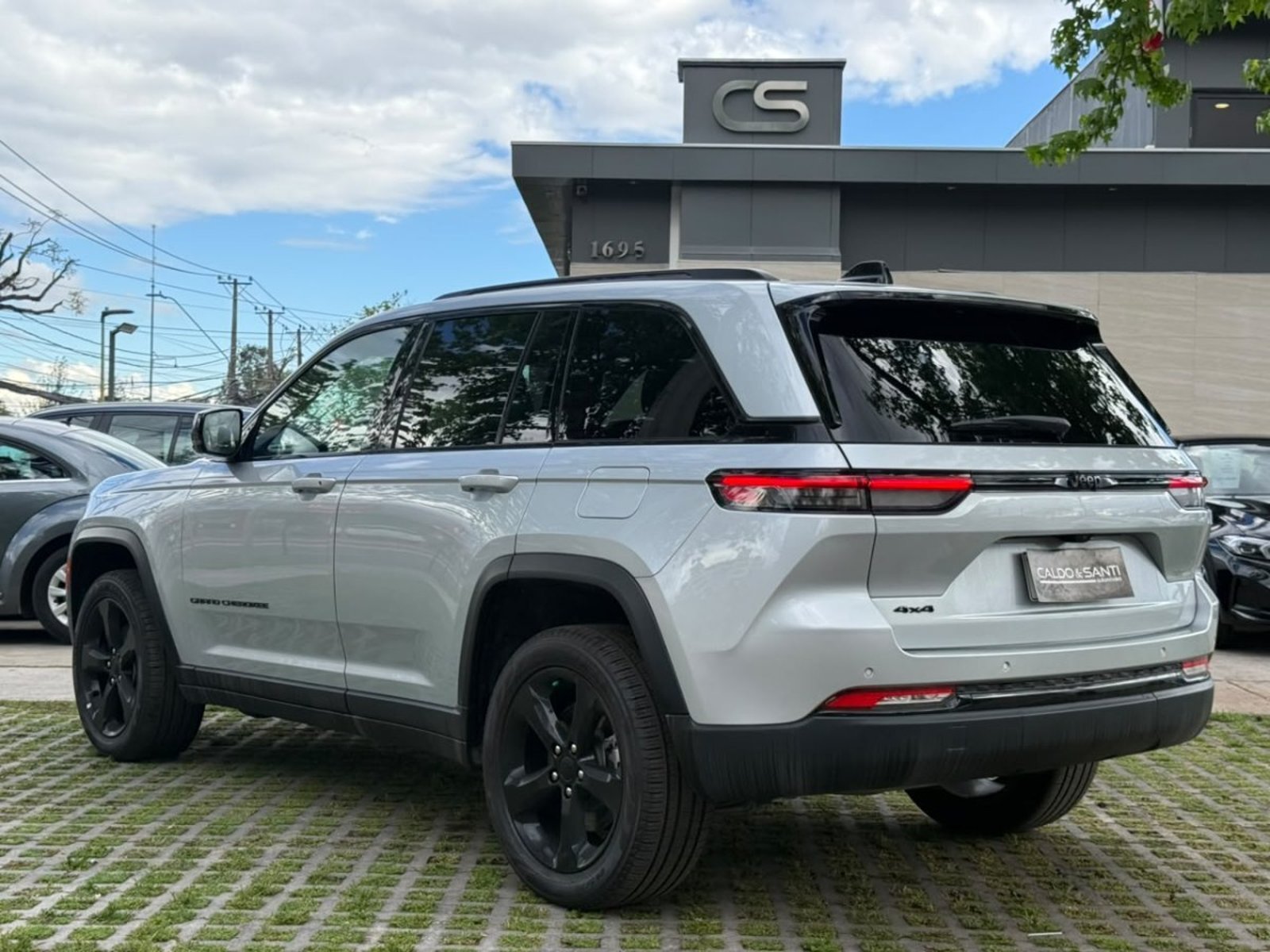 Jeep GRAND CHEROKEE LAREDO 4X4 3.6 AUT 2024 - Foto 3 de 10