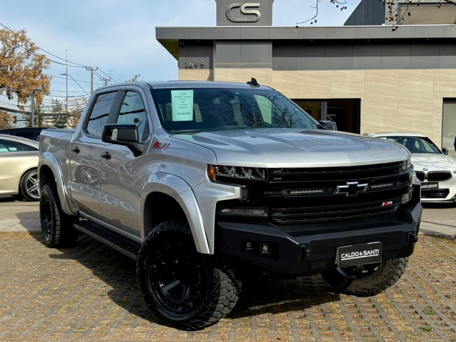 CHEVROLET SILVERADO LT TRAIL BOSS Z71 5.3L 4x4 FULL EQUIPADA 2022 - Imagen 7 de 10