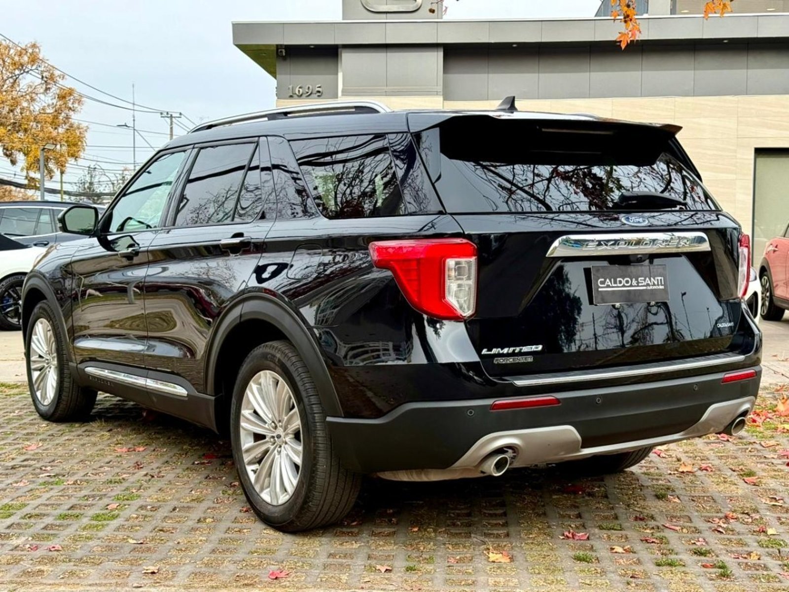 FORD EXPLORER LIMITED 2.3 AT ECOBOOST TURBO 2024 - Imagen 3 de 10