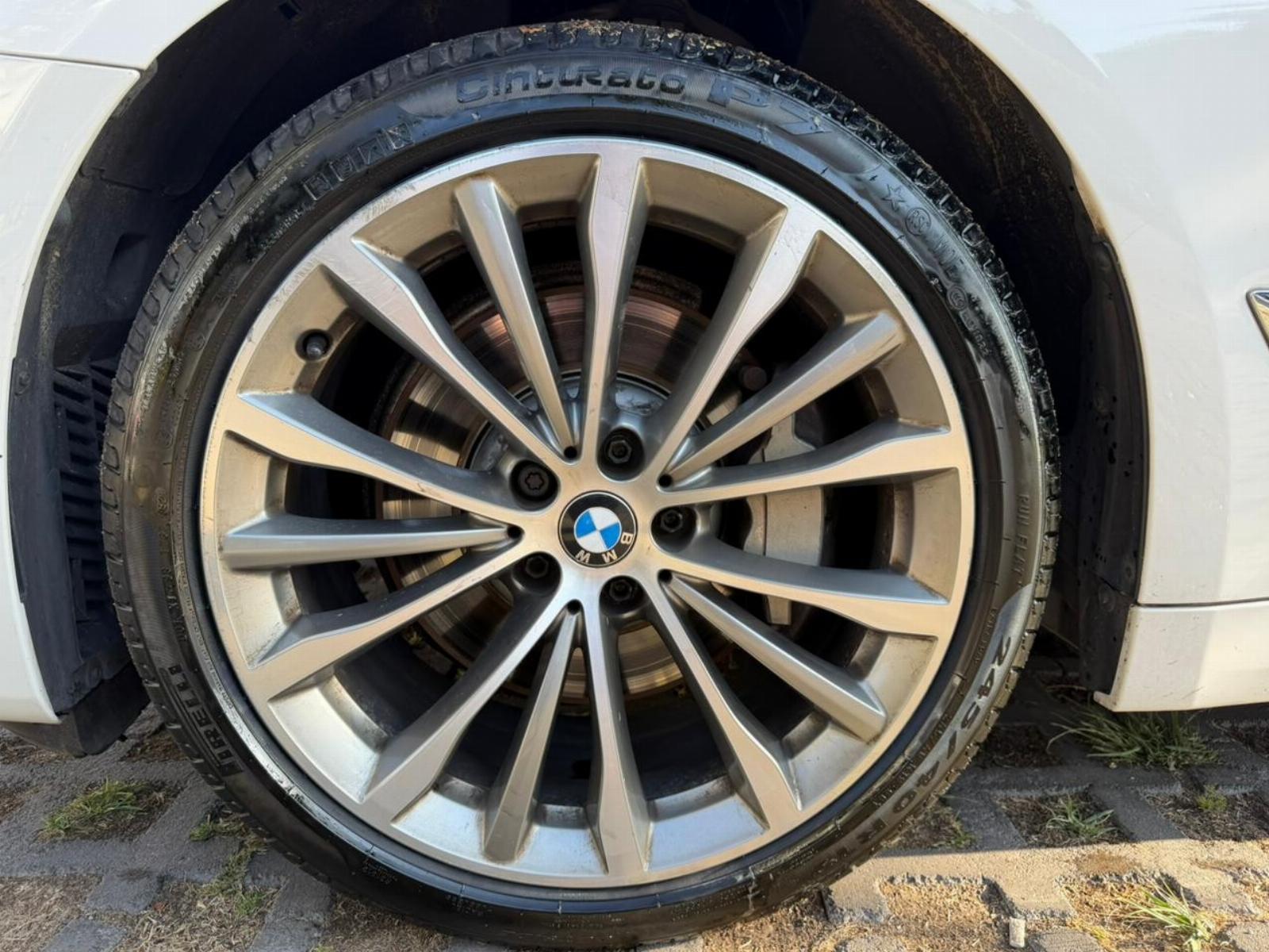 BMW 530I 2.0 AT 2018 - Imagen 7 de 8