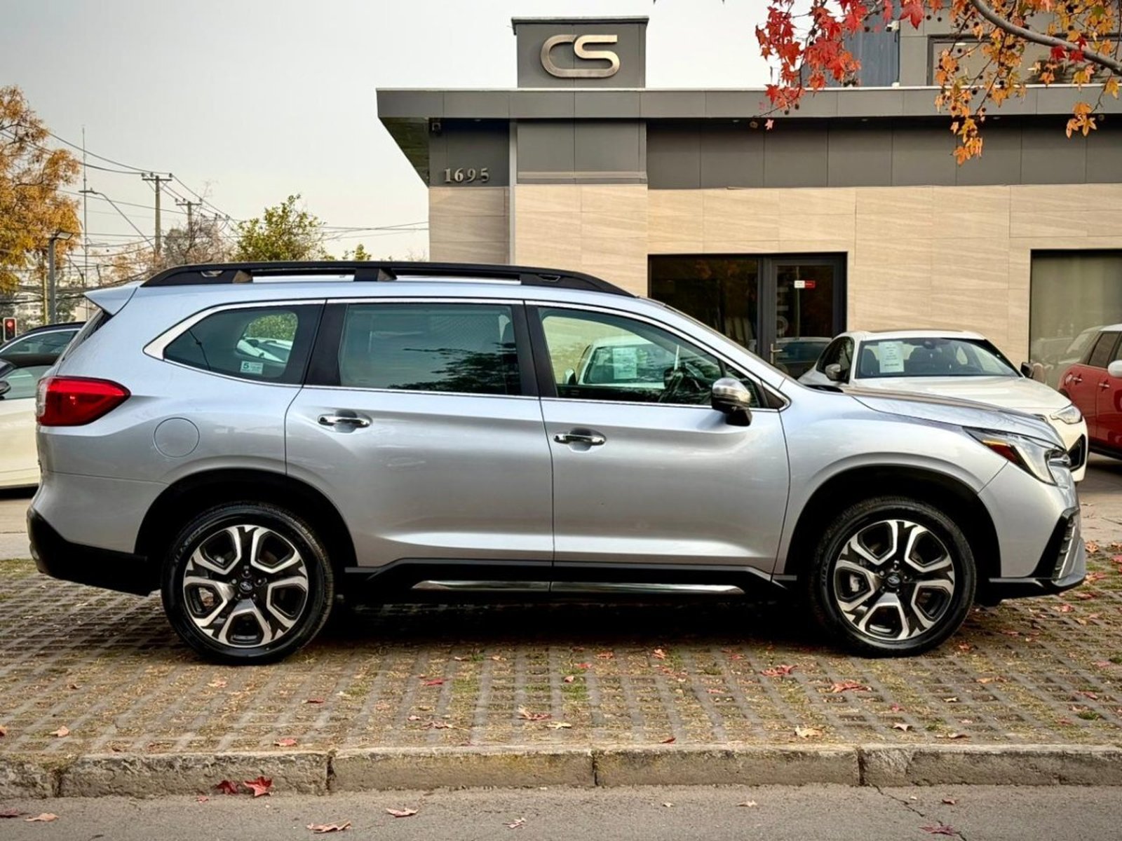 SUBARU EVOLTIS TOURING EYESIGHT AWD 2.4 AT 2024 - Imagen 6 de 10