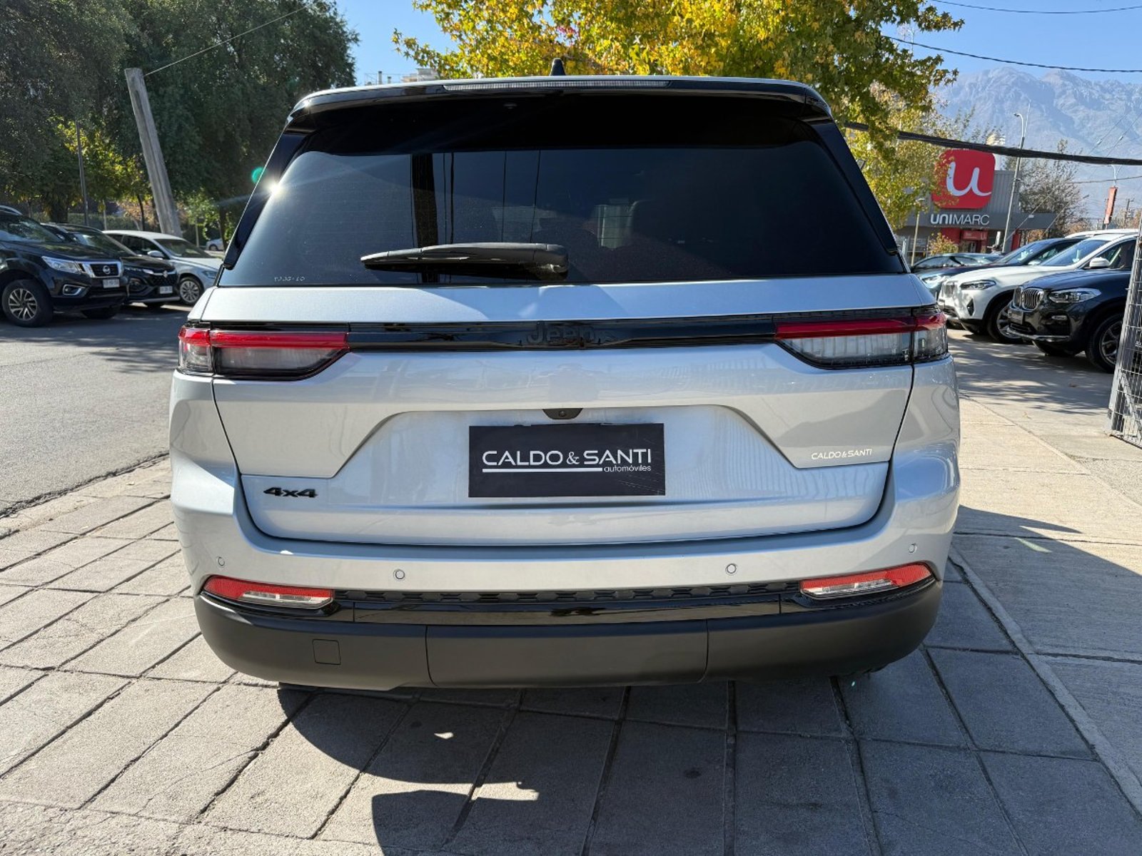 Jeep NEW GRAND CHEROKEE LAREDO ALTITU 3.6 AT 4X4 2024 - Foto 5 de 10