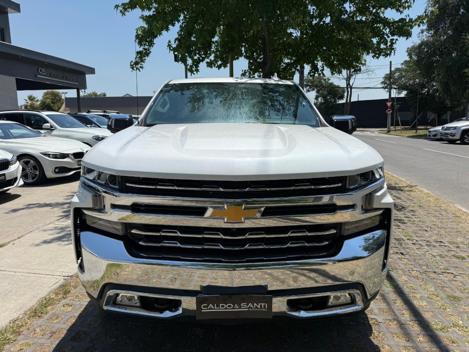Chevrolet SILVERADO LTZ 4WD 5.3 AT 2022 - Foto 2 de 10