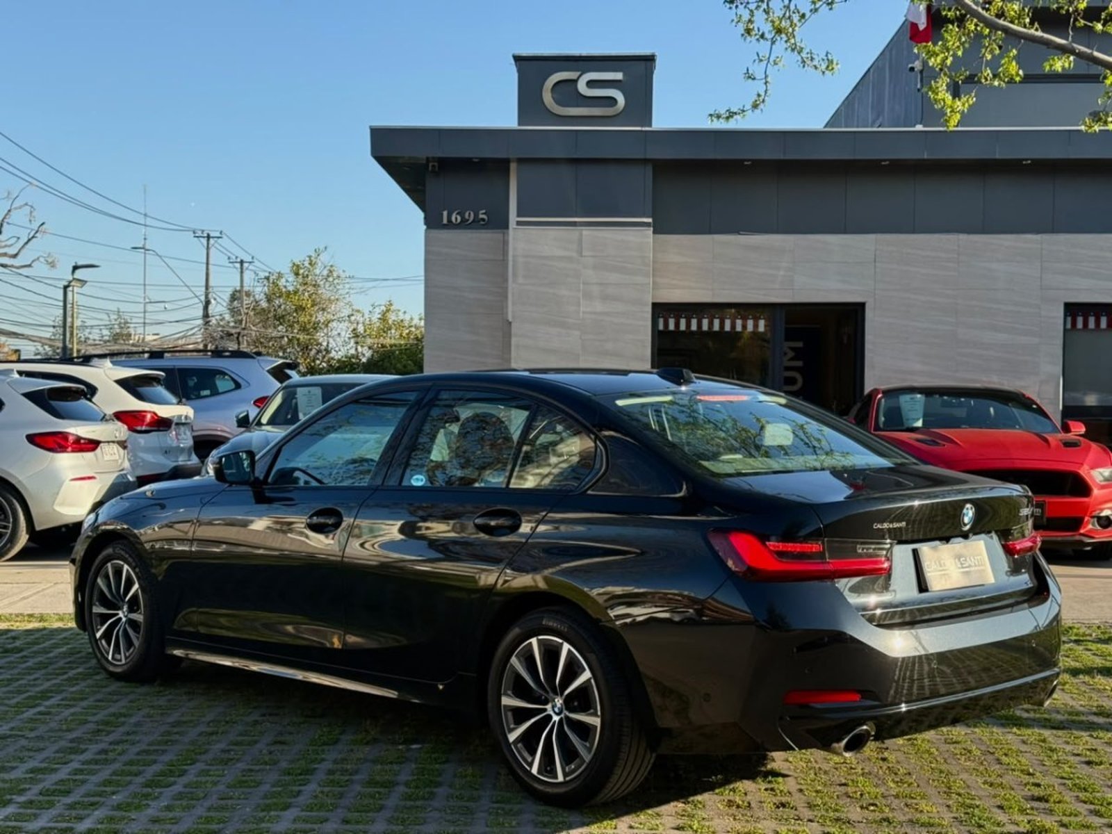 BMW 320I URBAN LCI 2.0 AT TURBO 2024 - Foto 3 de 10