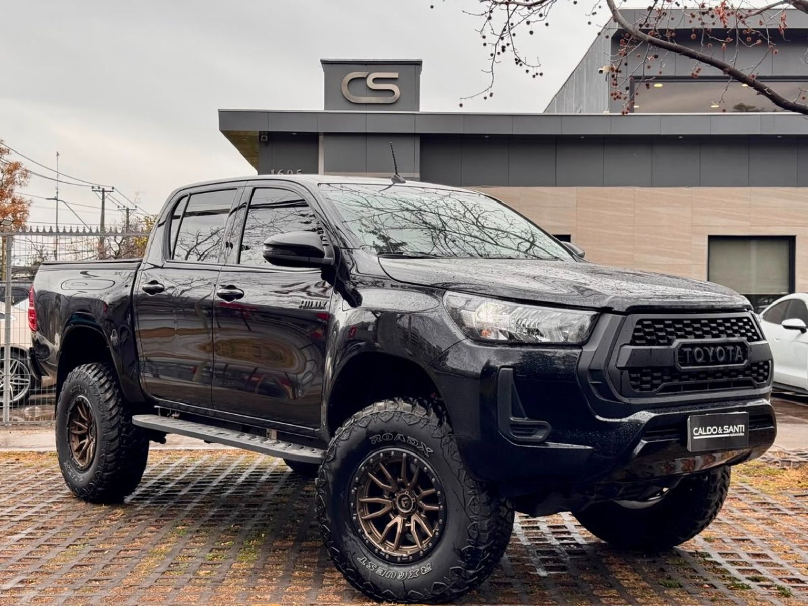 TOYOTA HILUX SR 4X2 2.7 MT 2023 - Imagen 7 de 10