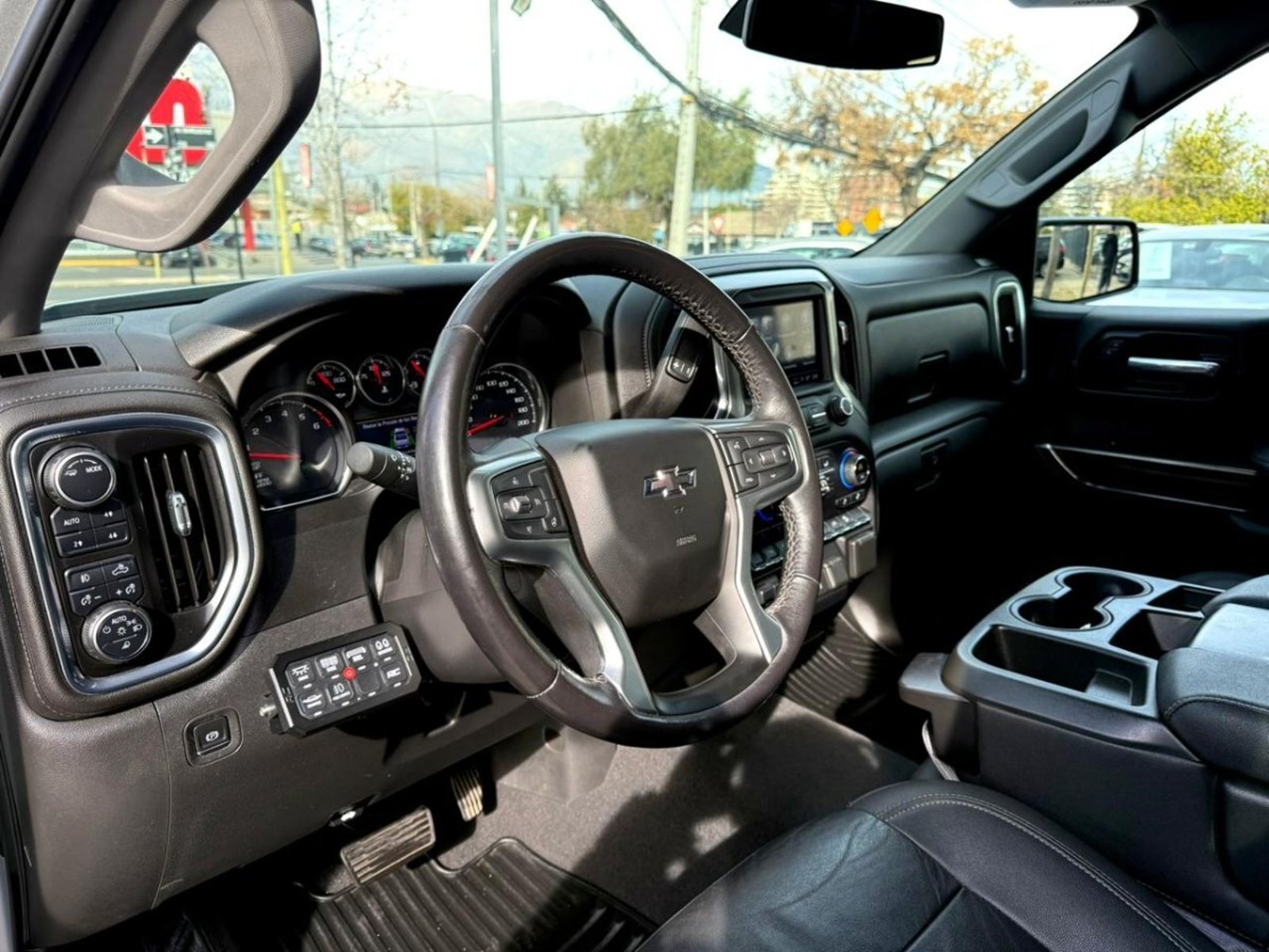 CHEVROLET SILVERADO LT TRAIL BOSS Z71 5.3L 4x4 FULL EQUIPADA 2022 - Imagen 10 de 10