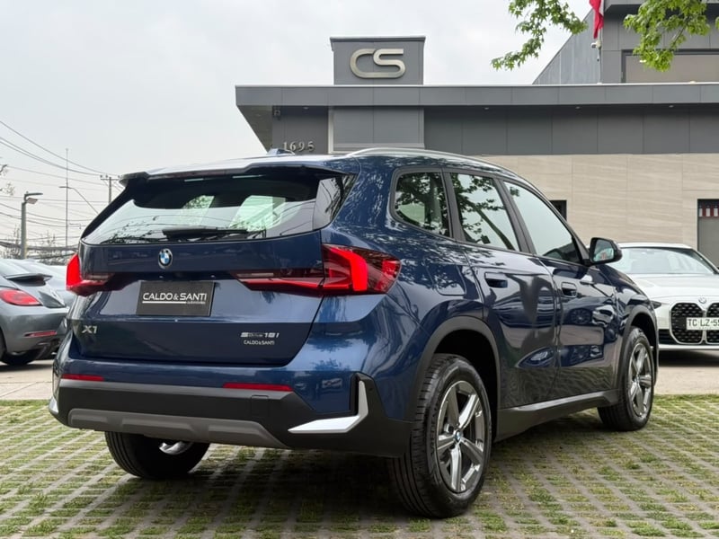 BMW X1 SDRIVE18I 1.5 AT 2023 - Imagen 5 de 10
