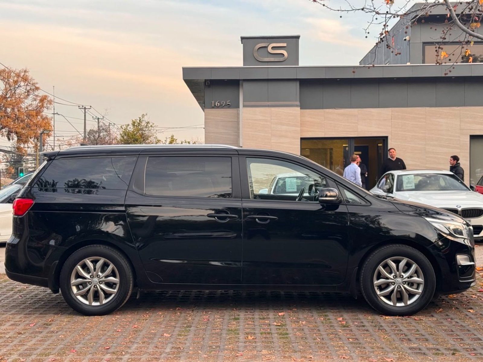 KIA GRAND CARNIVAL EX 2.2 AUT 2020 - Imagen 7 de 10