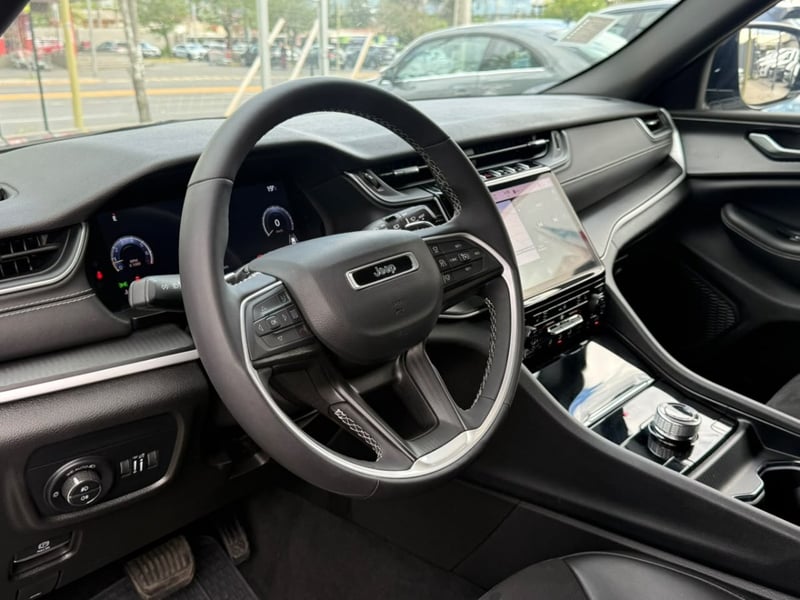 Jeep GRAND CHEROKEE LAREDO 4X4 3.6 AUT 2024 - Imagen 9 de 10