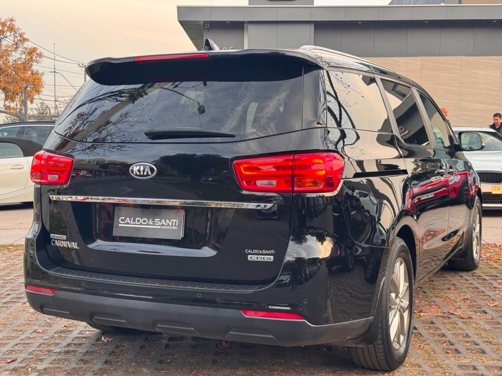 KIA GRAND CARNIVAL EX 2.2 AUT 2020 - Imagen 6 de 10