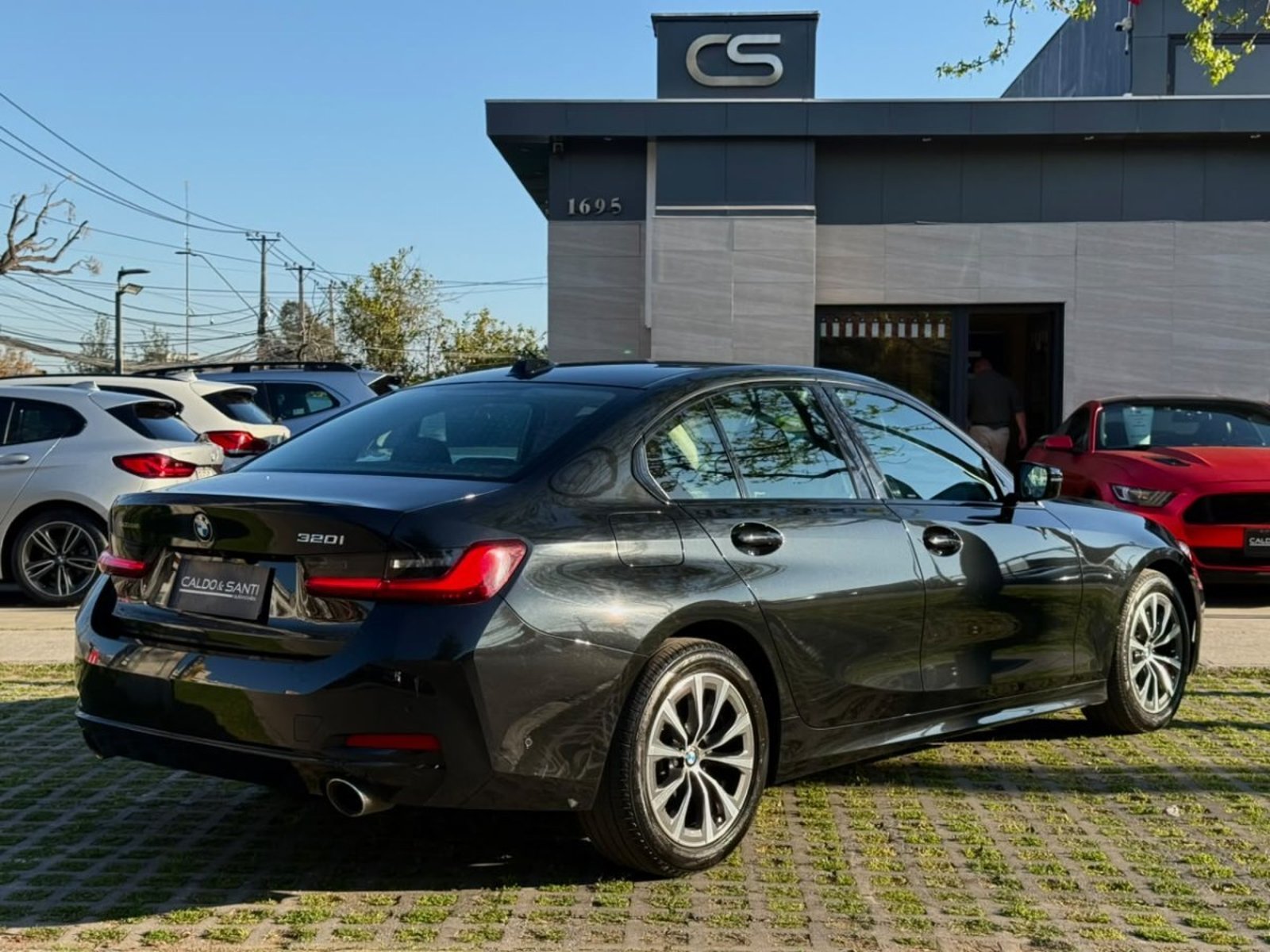 BMW 320I URBAN LCI 2.0 AT TURBO 2024 - Foto 5 de 10