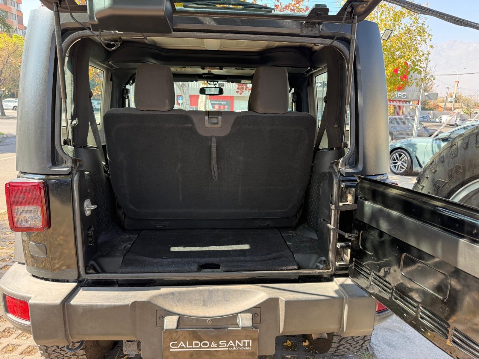 JEEP WRANGLER SPORT 3.6 AT 4X4 2PTAS 2017 - Imagen 8 de 10