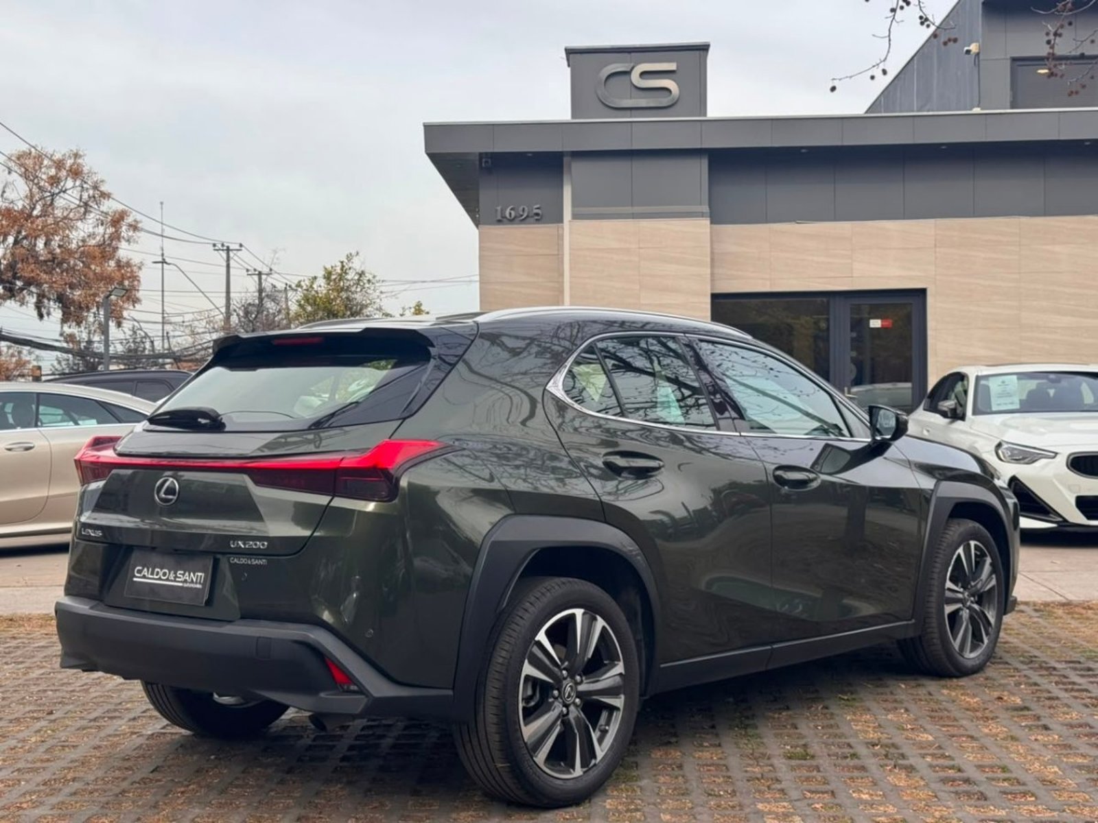 LEXUS UX 200 CVT 2.0 AUT 2021 - Imagen 6 de 10