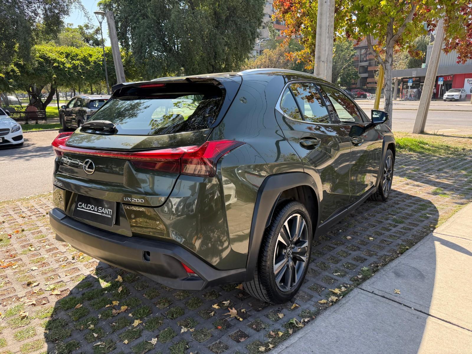 LEXUS UX 200 HATCH BACK CVT 2.0 AT 2021 - Imagen 4 de 8