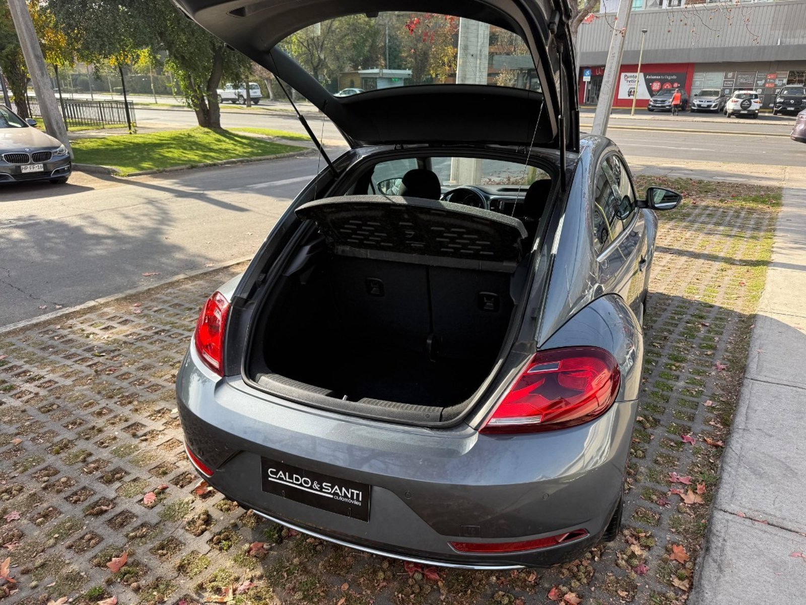 VOLKSWAGEN BEETLE COMFORTLINE 1.4 AT DSG7 2019 - Imagen 6 de 10