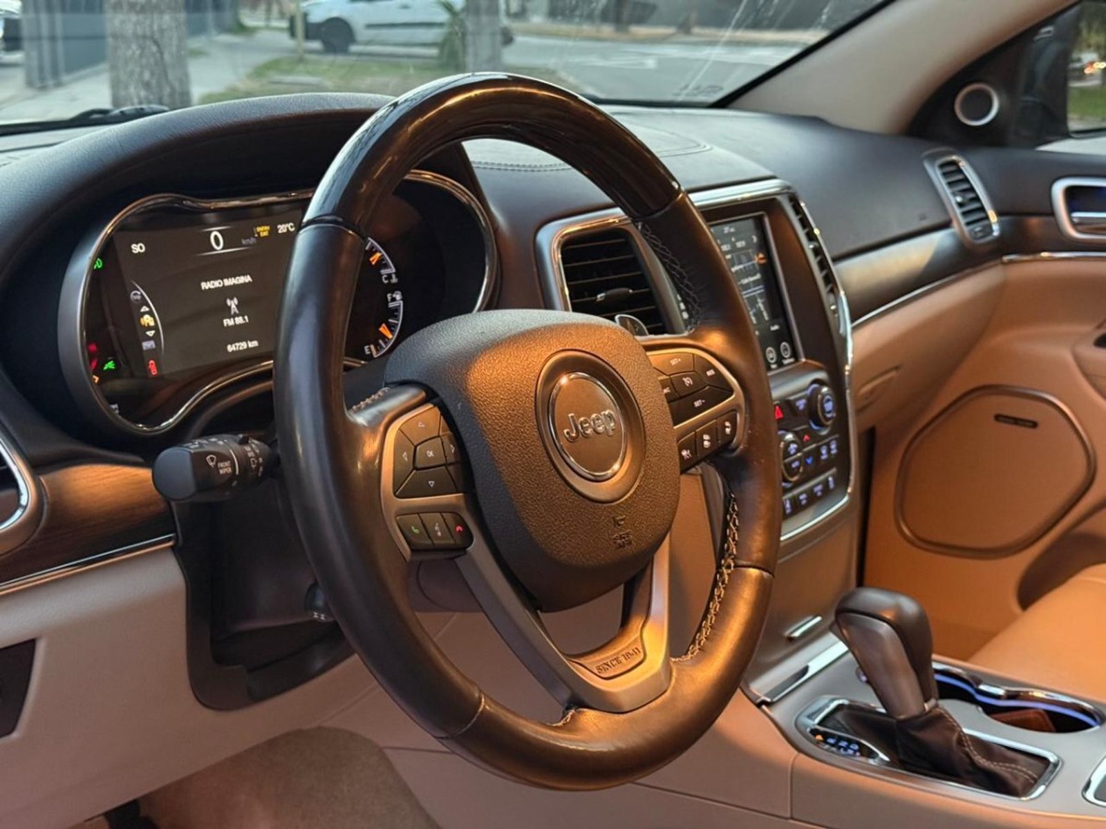 JEEP GRAND CHEROKEE OVERLAND 4X4 5.7 AT 2019 - Imagen 9 de 10