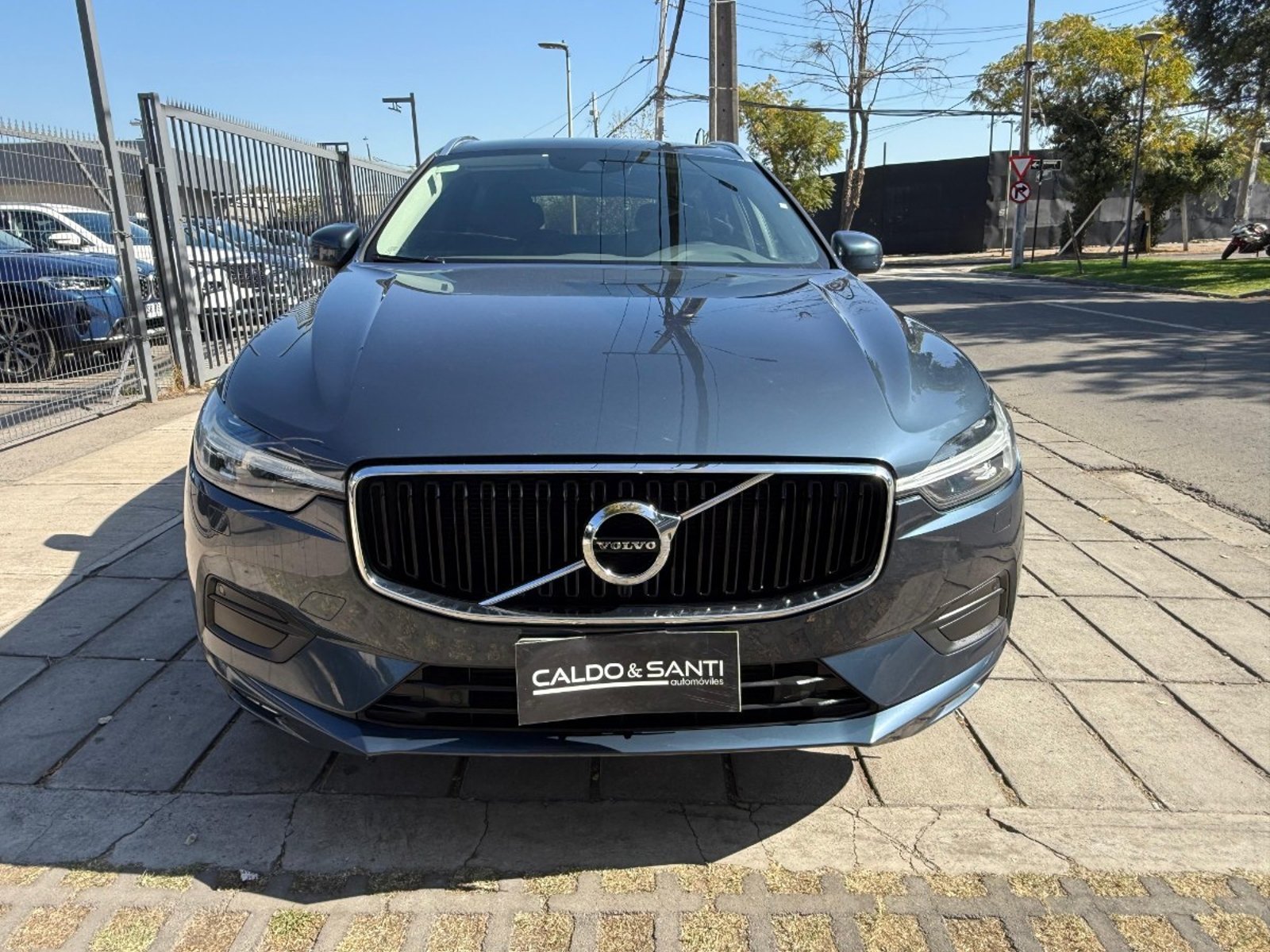 Volvo XC60 MOMENTUM II T5 2.0 AT AWD 2021 - Foto 2 de 10