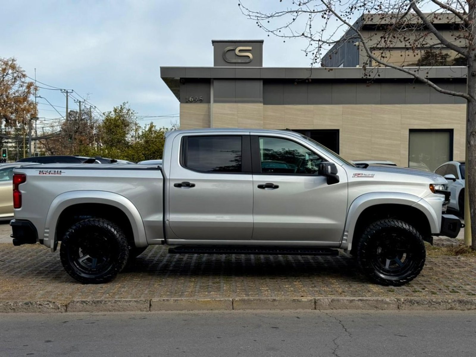 CHEVROLET SILVERADO LT TRAIL BOSS Z71 5.3L 4x4 FULL EQUIPADA 2022 - Imagen 6 de 10