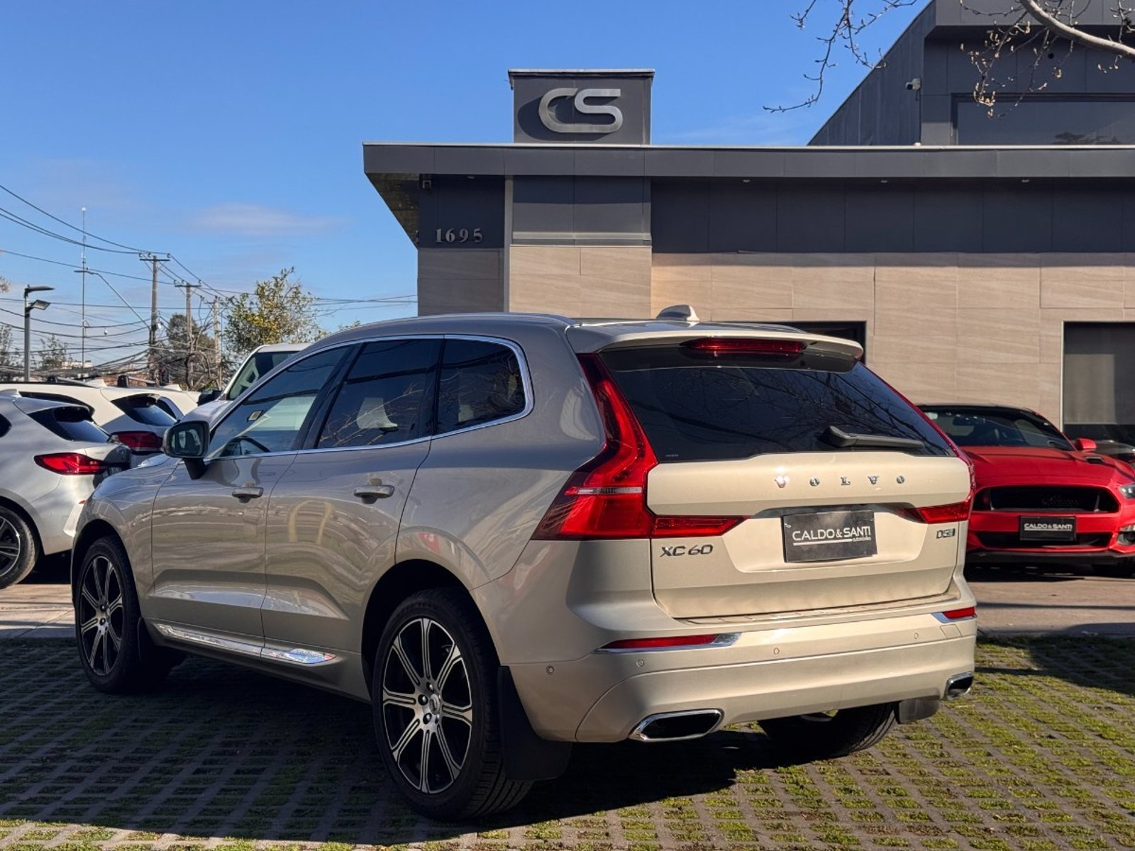 Volvo XC60 D5 INSCRIPTION 2.0 AT 2018 - Foto 3 de 10