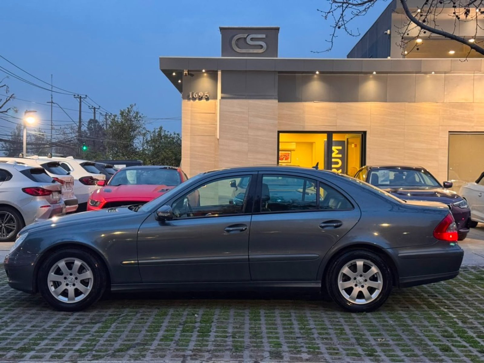 Mercedes-Benz E200 KOMPRESSOR 1.8 Turbo AT 2008 - Foto 2 de 10