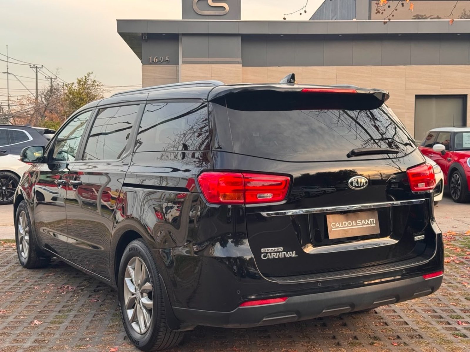 KIA GRAND CARNIVAL EX 2.2 AUT 2020 - Imagen 4 de 10