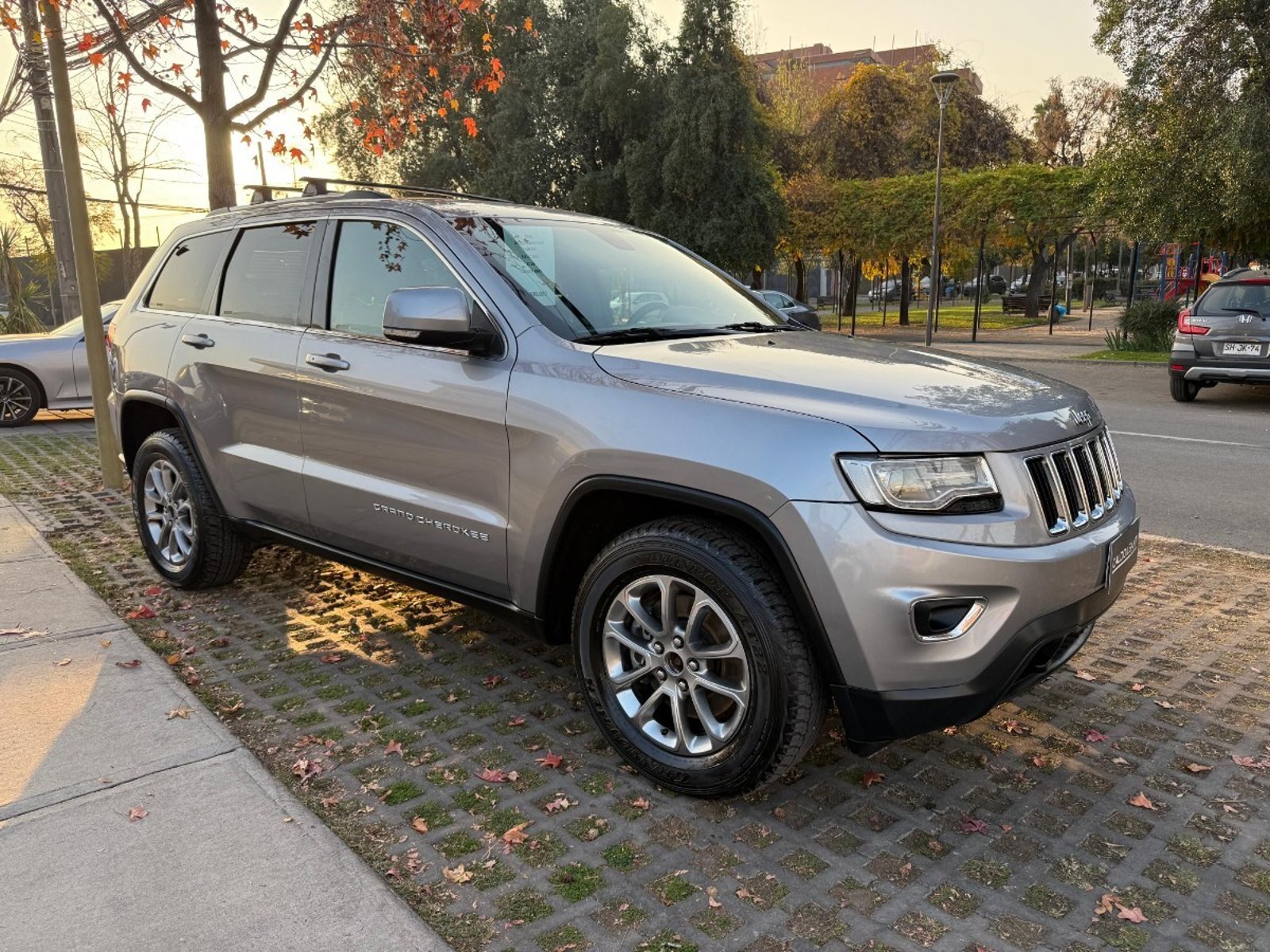 Jeep GRAND CHEROKEE LAREDO 3.6 AT 4X4 2015 - Foto 3 de 10