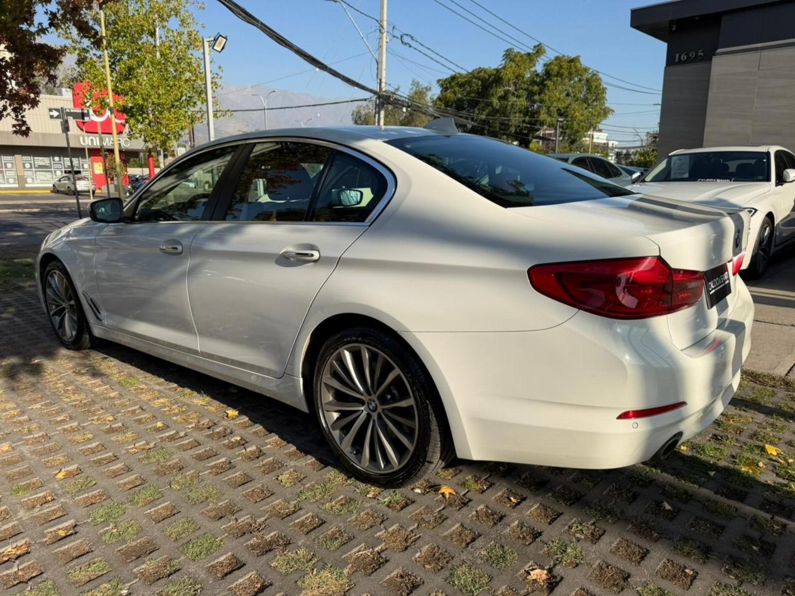 BMW 530I 2.0 AT 2018 - Imagen 4 de 8