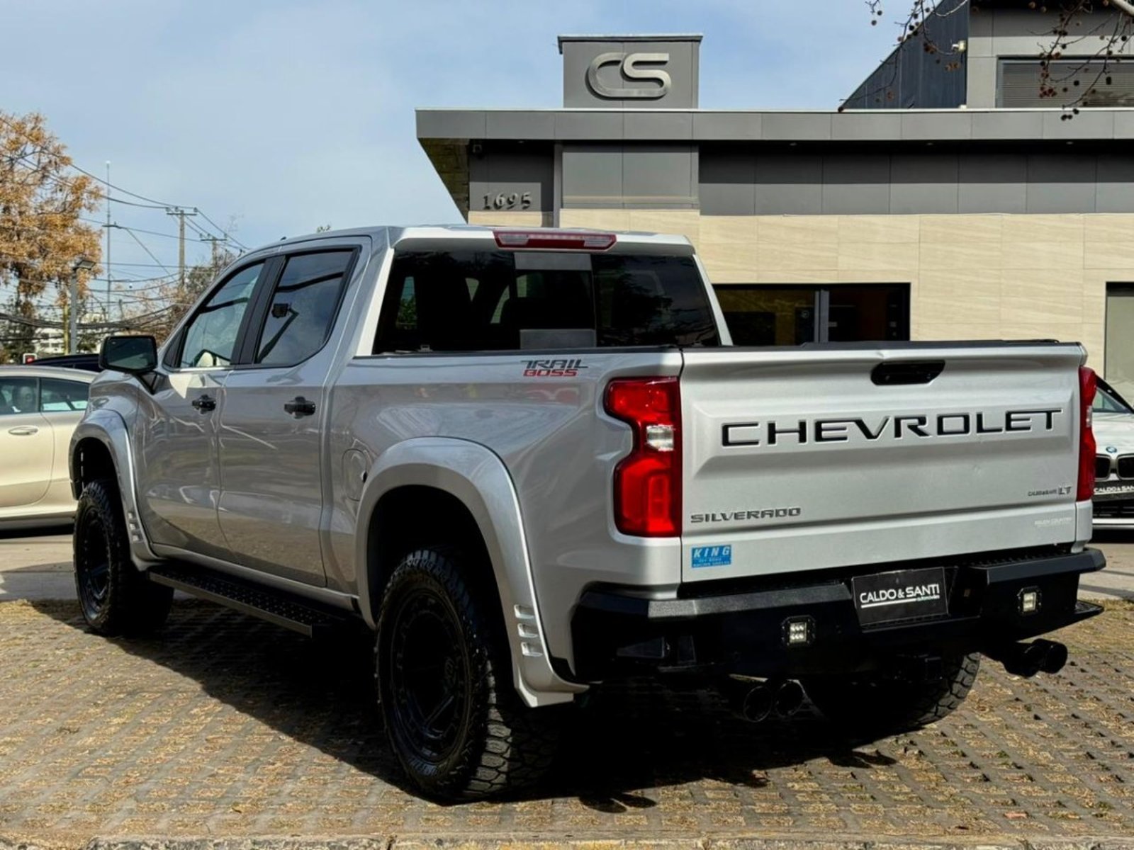 CHEVROLET SILVERADO LT TRAIL BOSS Z71 5.3L 4x4 FULL EQUIPADA 2022 - Foto 3 de 10