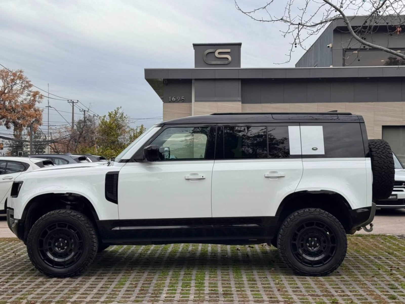 Land Rover DEFENDER X-DYNAMIC 110 3.0 AT DIESEL 4X4 2023 - Foto 2 de 9