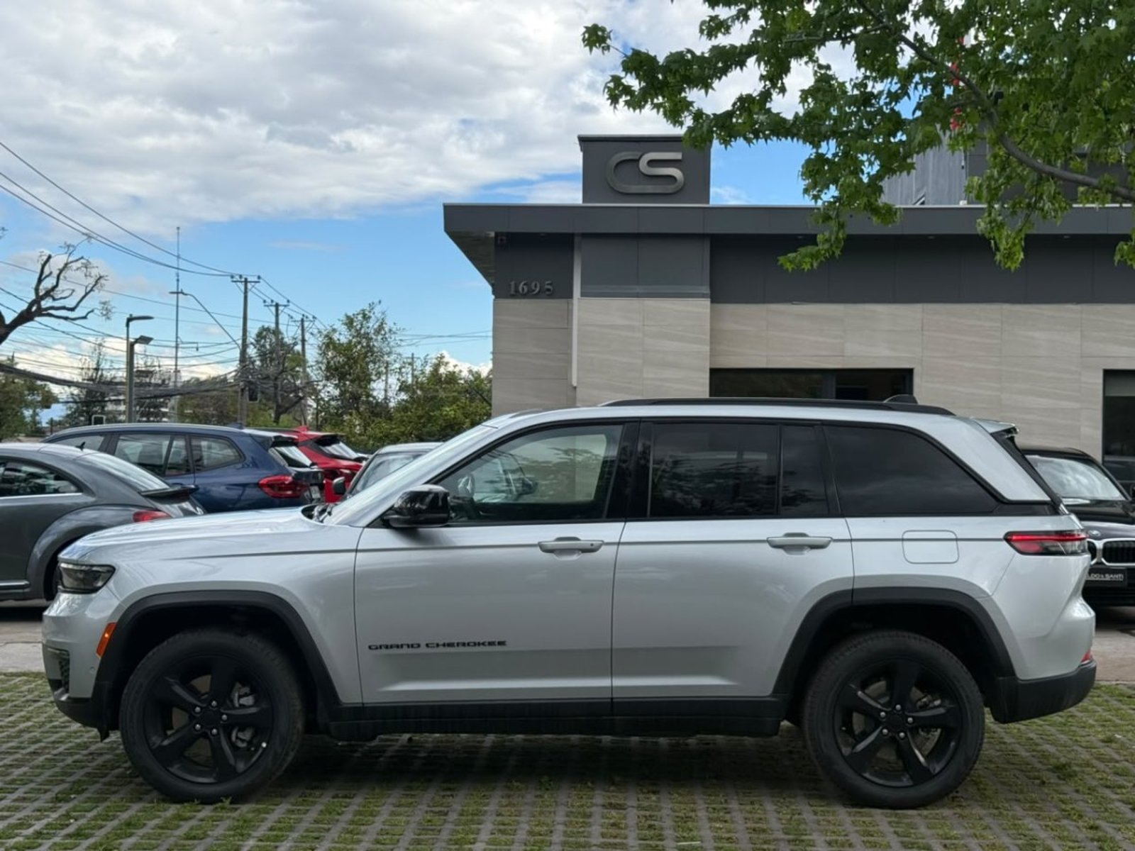 Jeep GRAND CHEROKEE LAREDO 4X4 3.6 AUT 2024 - Foto 2 de 10