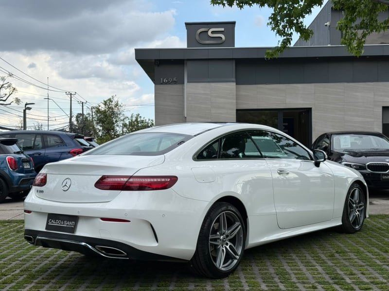 Mercedes-Benz E300 COUPE 2.0 AUT 2020 - Imagen 5 de 10