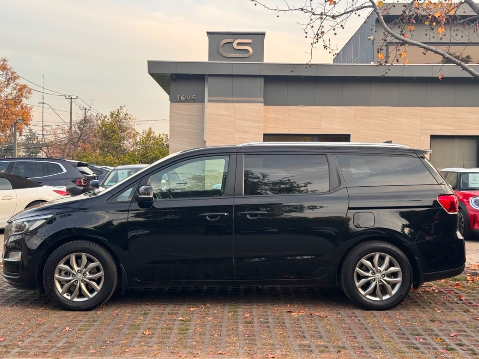 KIA GRAND CARNIVAL EX 2.2 AUT 2020 - Imagen 3 de 10